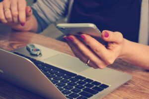 Cobrar dinero online en España sin ser autónomo (Guía 2026)